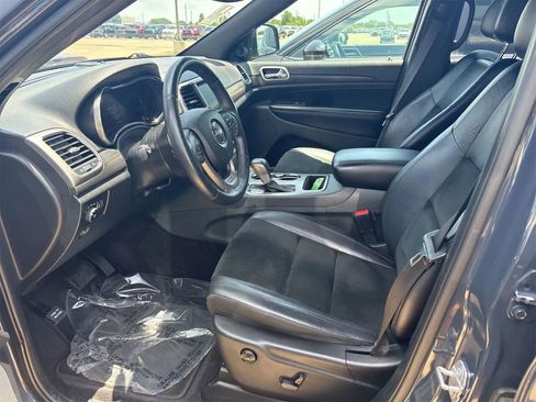 Used 2017 Jeep Grand Cherokee Altitude AWD/4WD image 5