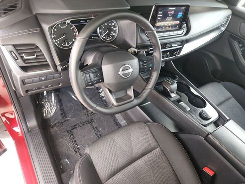 Used 2025 Nissan Rogue SV image 11