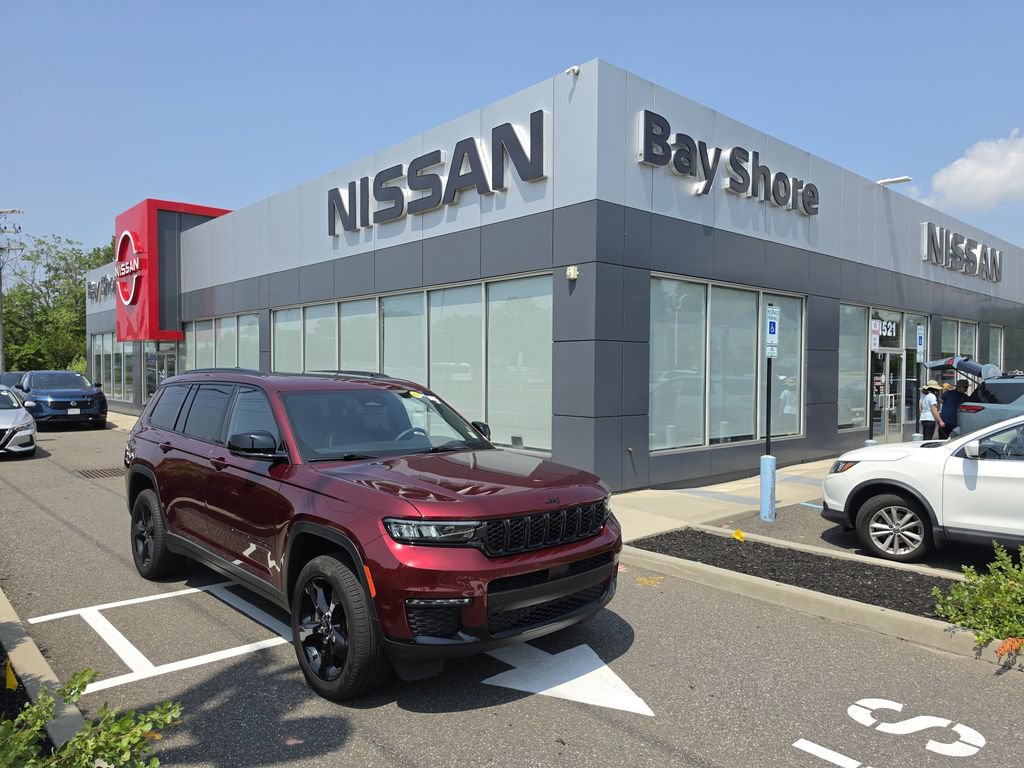 Used 2024 Jeep Grand Cherokee L Limited w/ Black Appearance Package AWD/4WD image 1