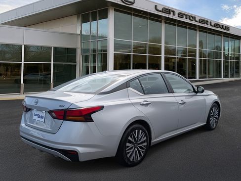 Used 2024 Nissan Altima 2.5 SV image 3