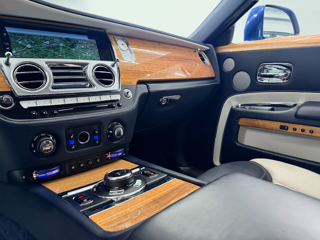 Used 2019 Rolls-Royce Ghost RWD image 17