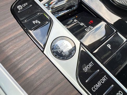 Used 2026 BMW X7 xDrive40i w/ Premium Package image 25