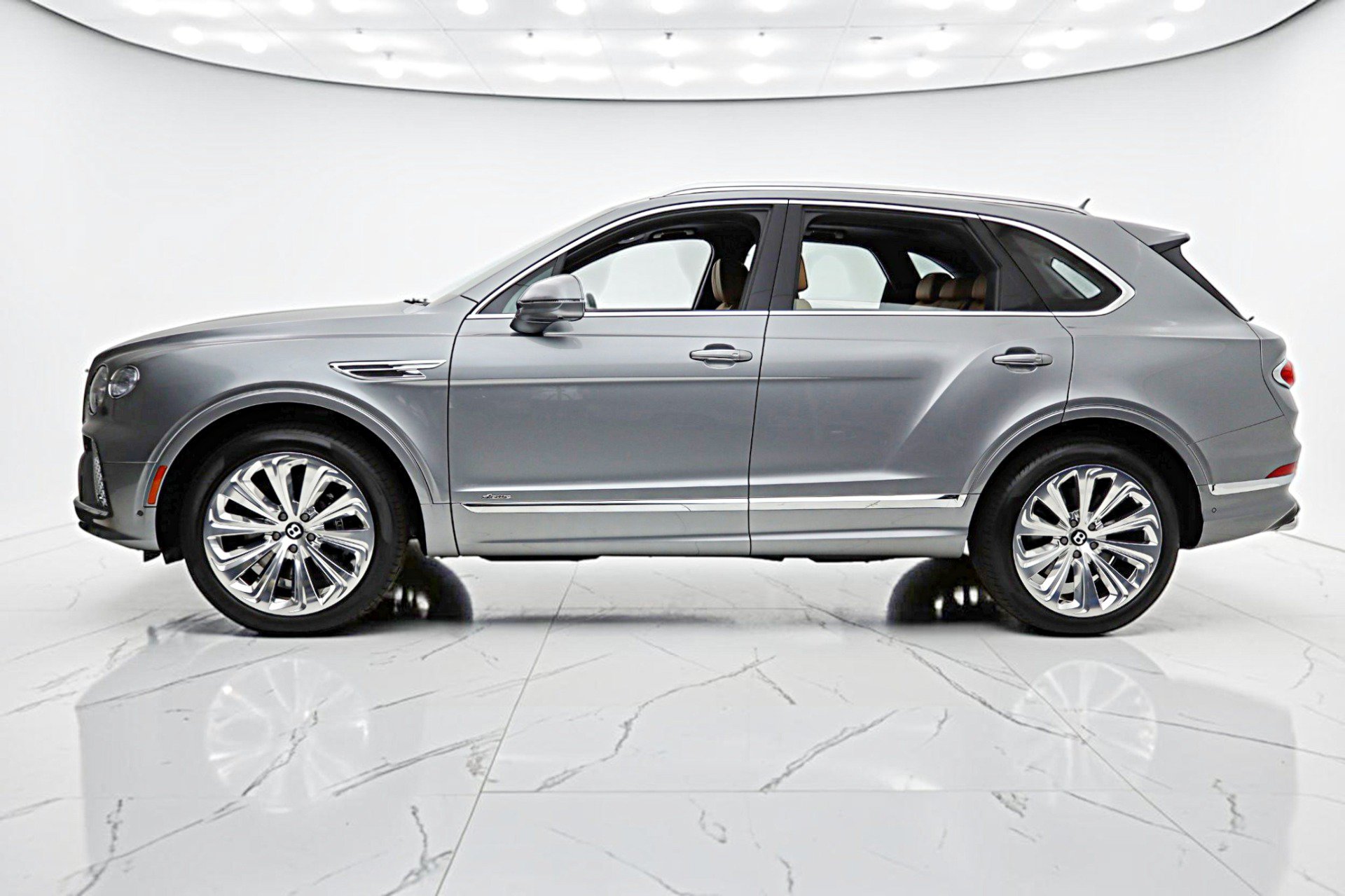Used 2025 Bentley Bentayga AWD/4WD image 3