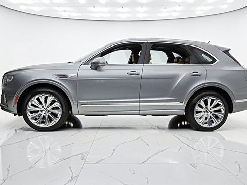 Used 2025 Bentley Bentayga AWD/4WD image 3
