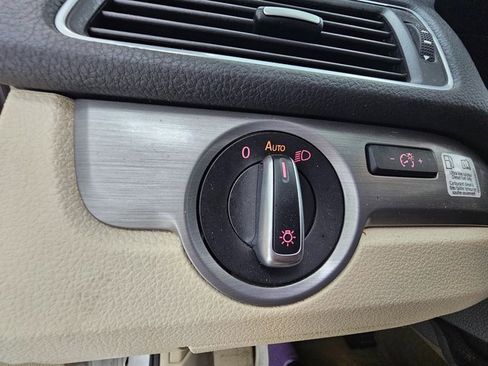 Used 2014 Volkswagen Passat TDI SE image 19