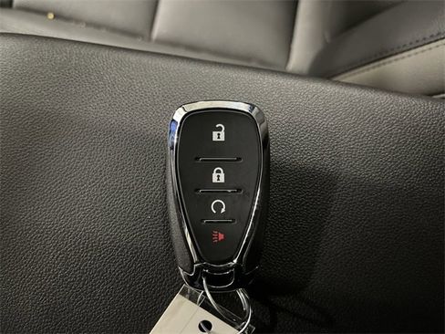 Used 2025 Chevrolet Trax ACTIV w/ Sunroof Package image 32