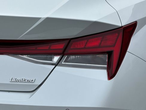 Used 2021 Hyundai Elantra Limited image 27
