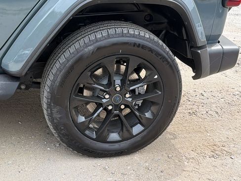 Used 2025 Jeep Wrangler Sahara image 12