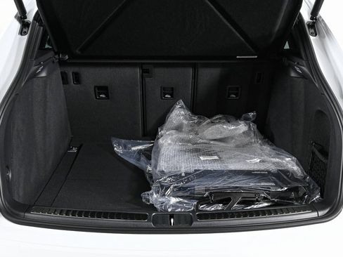 Certified 2025 Porsche Macan AWD image 31