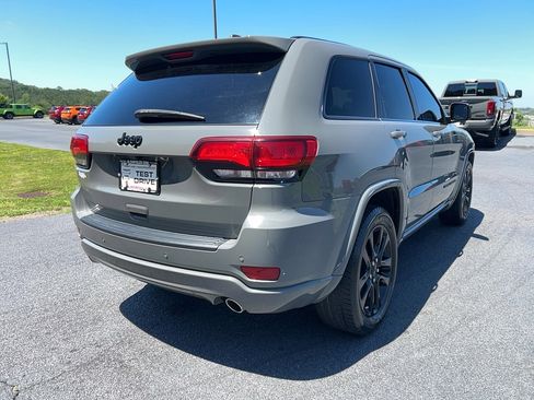 Used 2019 Jeep Grand Cherokee Altitude RWD image 5