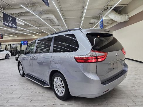 Used 2015 Toyota Sienna XLE w/ XLE Navigation Package FWD image 8