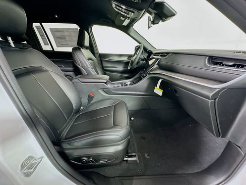 New 2025 Jeep Grand Cherokee Limited image 22