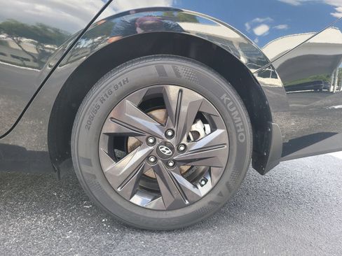 Used 2022 Hyundai Elantra SEL FWD image 6