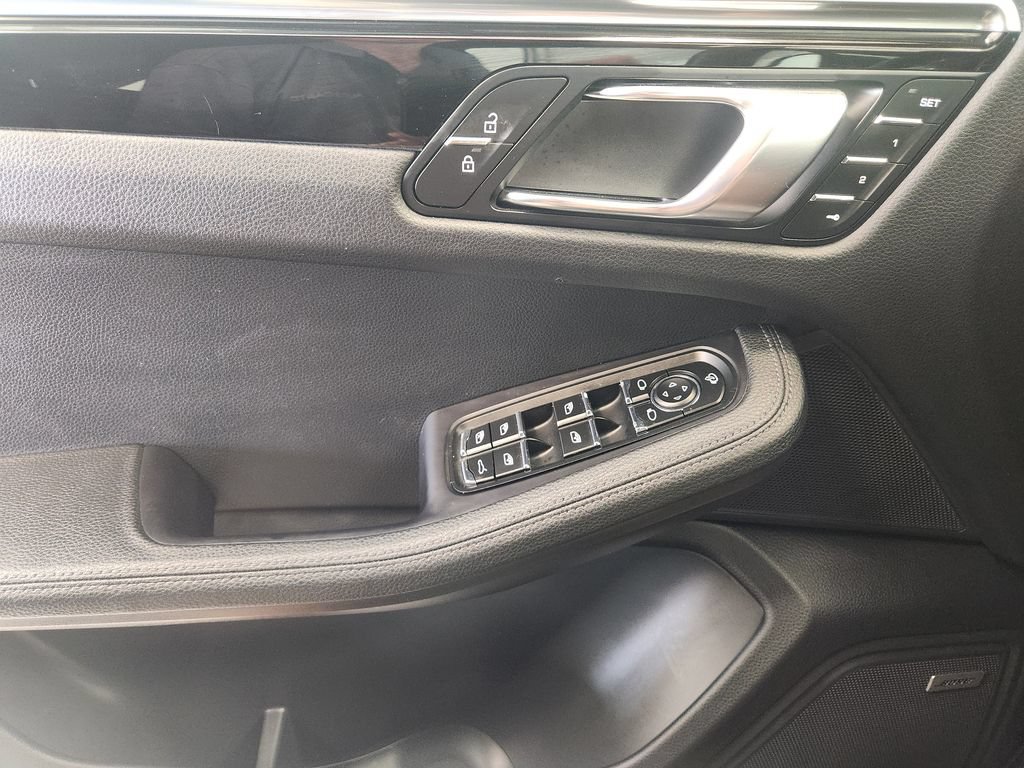 Used 2022 Porsche Macan AWD/4WD image 21