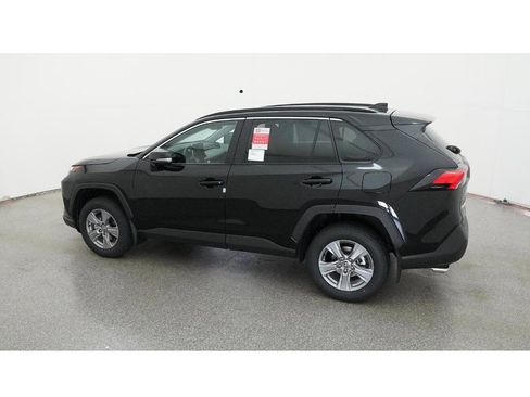 New 2025 Toyota RAV4 XLE image 4