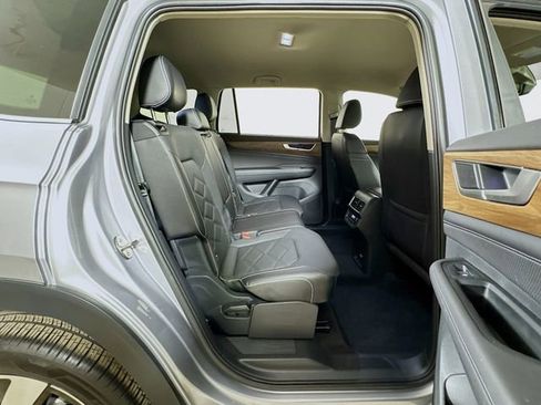 Used 2025 Volkswagen Atlas SE image 25