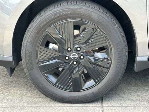 Used 2025 Nissan Murano SV AWD/4WD image 23