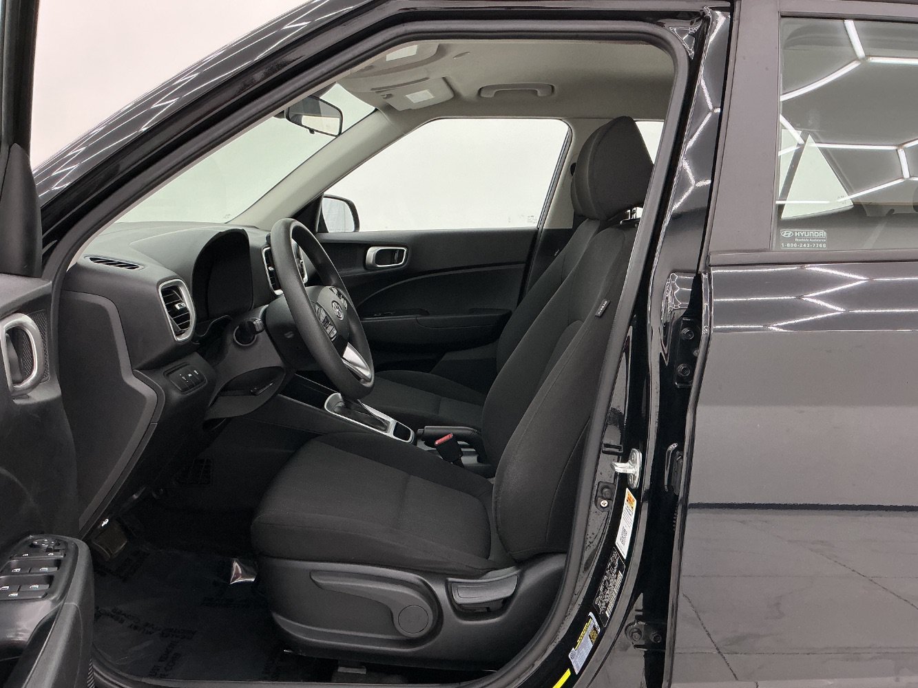 Used 2021 Hyundai Venue SE FWD image 14