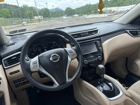 Used 2016 Nissan Rogue SV w/ SV Premium Package AWD/4WD image 13