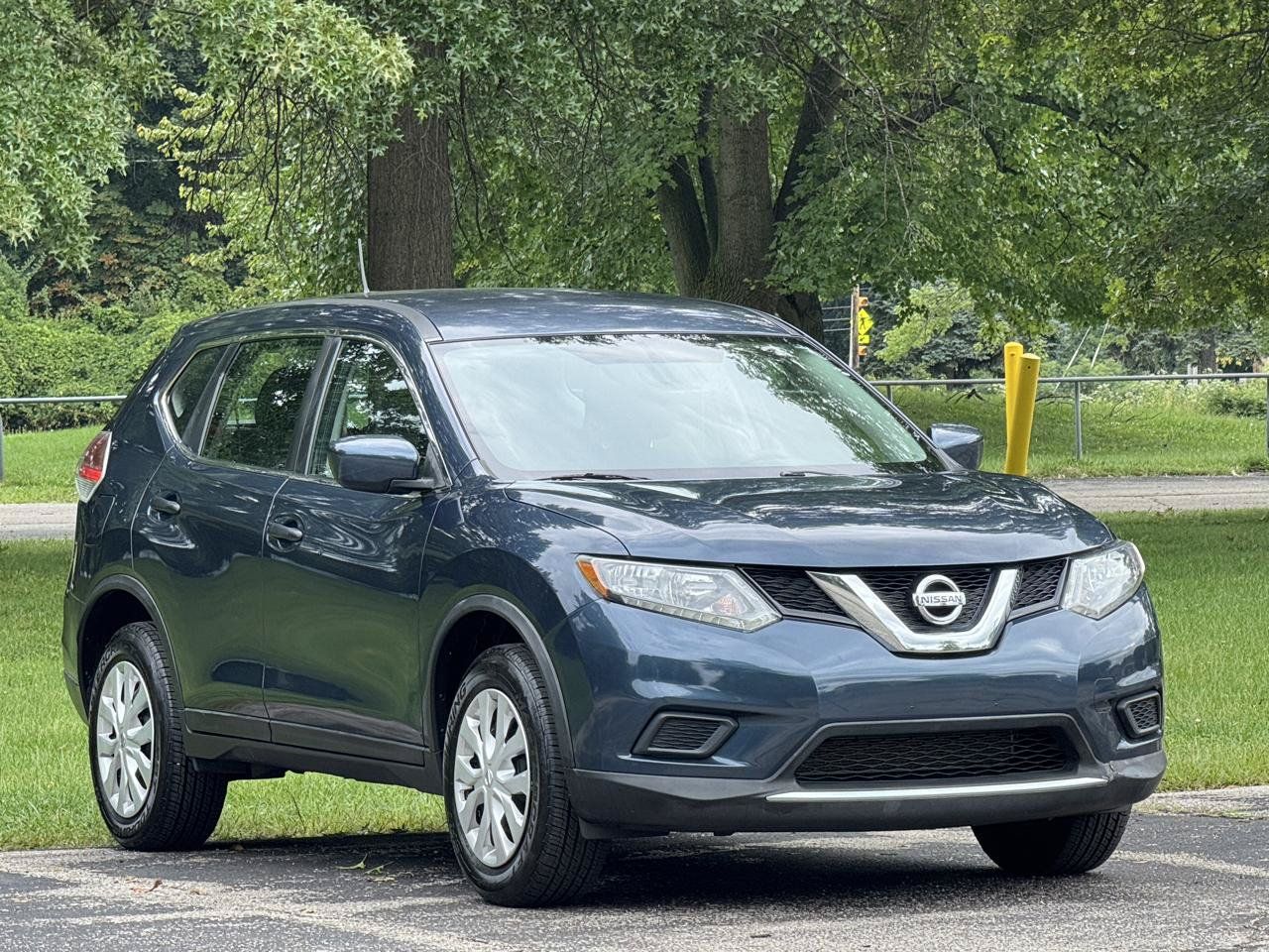 Used 2016 Nissan Rogue S AWD/4WD image 3