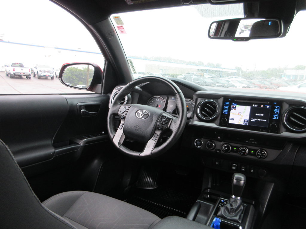 Used 2018 Toyota Tacoma TRD Sport AWD/4WD image 24