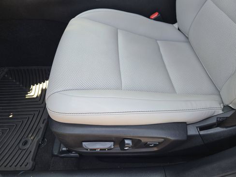 Used 2017 Lexus ES 300h w/ Navigation System Package FWD image 17