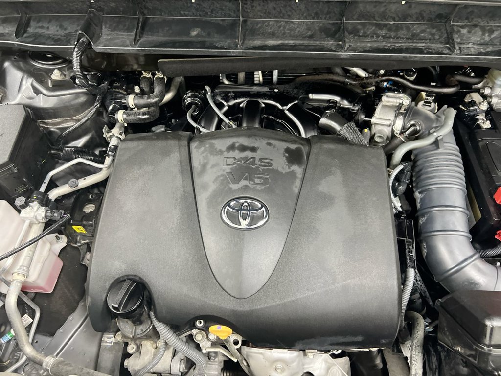 Used 2022 Toyota Highlander L FWD image 25