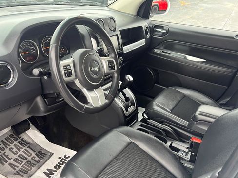 Used 2014 Jeep Compass Latitude w/ Sun/Sound Group AWD/4WD image 9