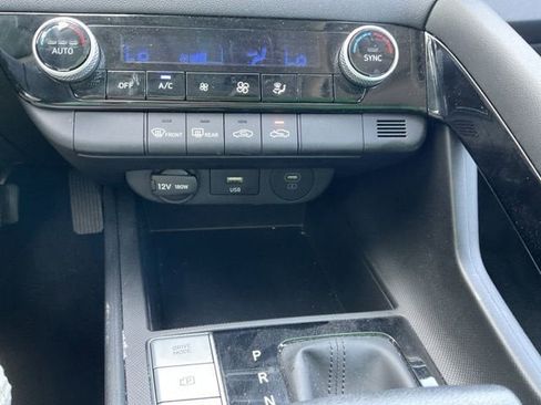 Used 2025 Hyundai Elantra Blue image 26