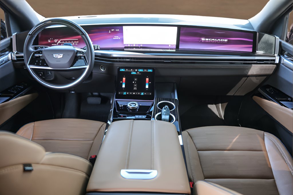 Certified 2025 Cadillac Escalade Premium Luxury w/ Touring Package AWD/4WD image 25