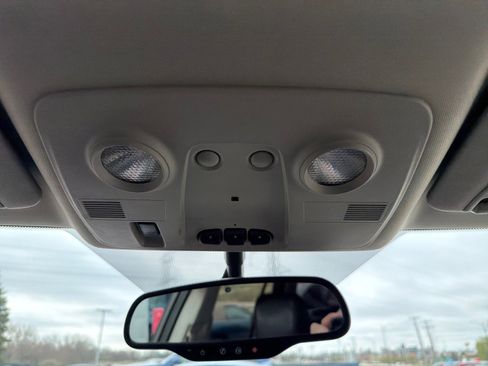 Used 2011 Buick Enclave CXL image 21