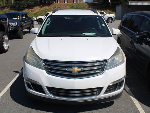 Used 2016 Chevrolet Traverse LT FWD image 2