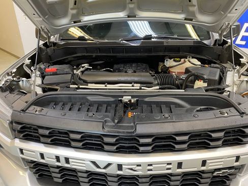 Used 2022 Chevrolet Silverado 1500 Custom w/ LPO, Dark Essentials Package AWD/4WD image 9