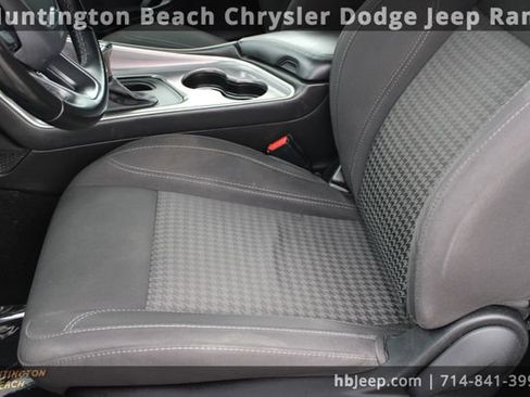 Used 2019 Dodge Challenger SXT image 33