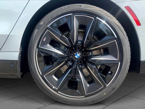 New 2026 BMW 750e xDrive w/ Executive Package image 11