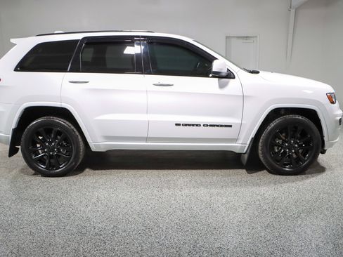 Used 2022 Jeep Grand Cherokee Laredo X image 6