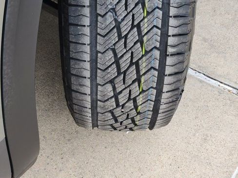 Used 2024 Volkswagen Atlas Peak Edition SEL image 18