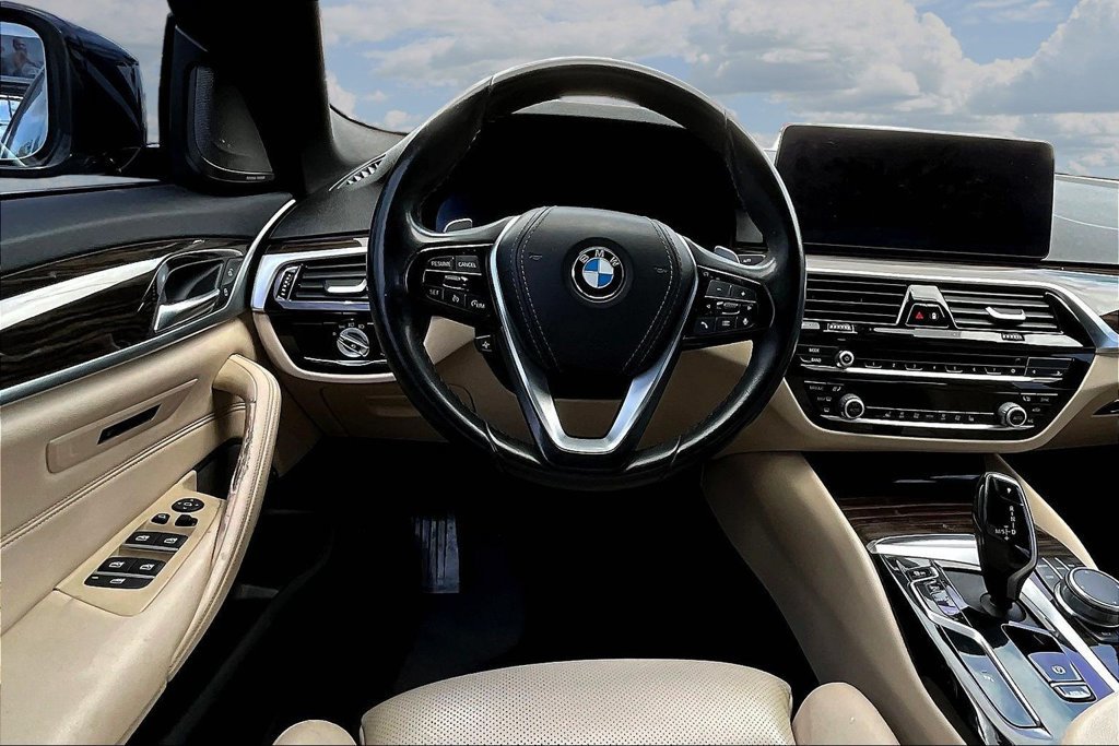 Used 2021 BMW 530i w/ Premium Package RWD image 7