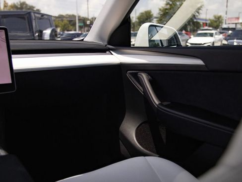 Used 2022 Tesla Model Y Performance AWD/4WD image 31