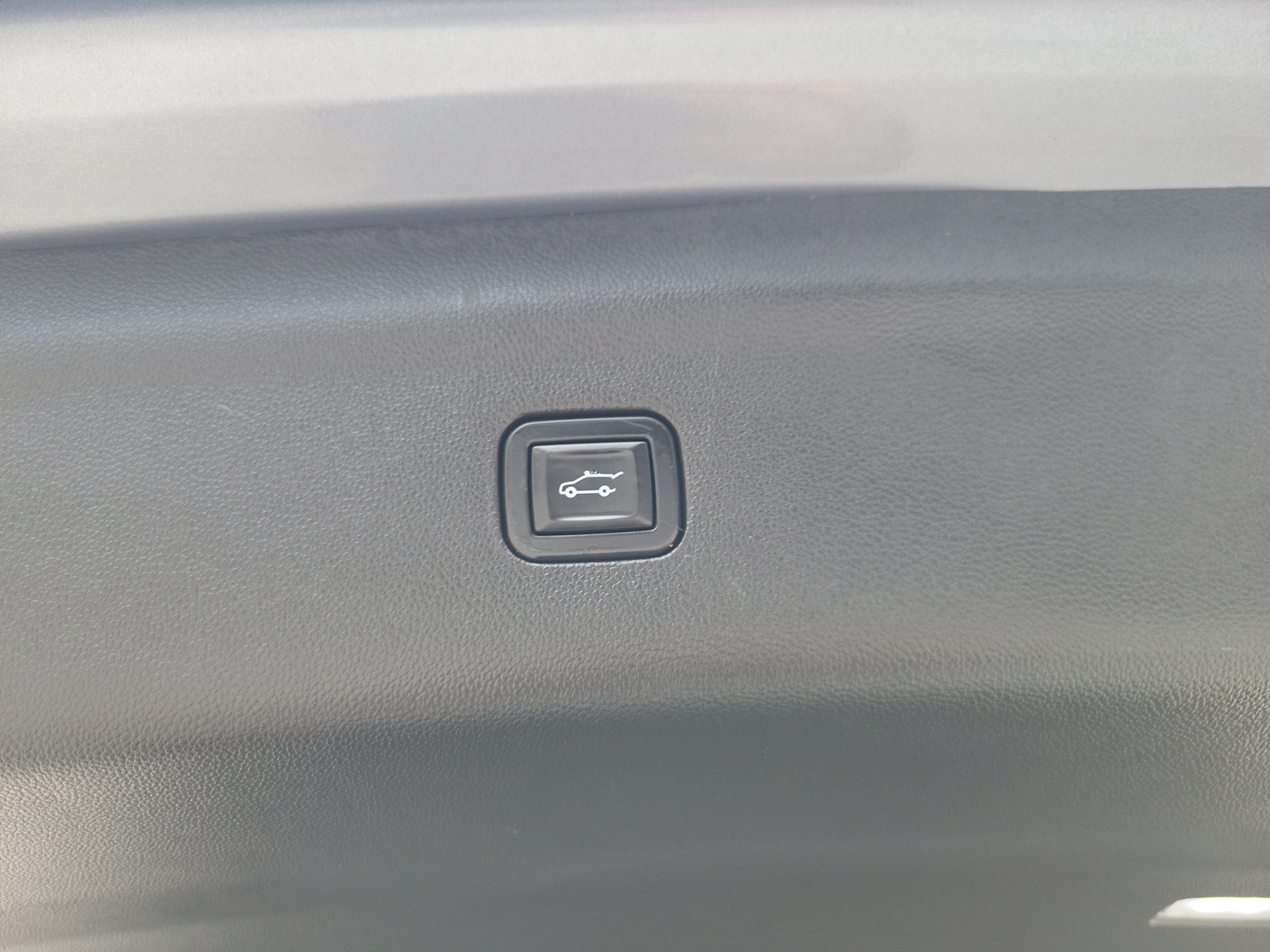 Used 2021 Buick Enclave Essence FWD image 17