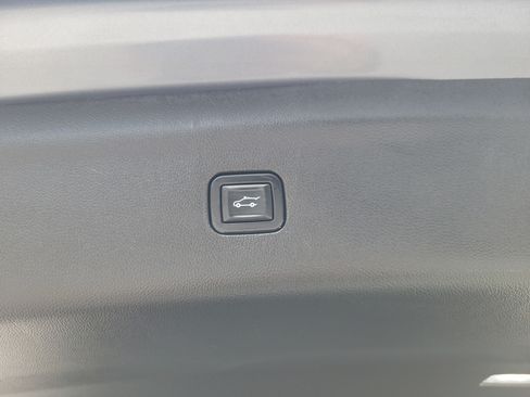 Used 2021 Buick Enclave Essence FWD image 17