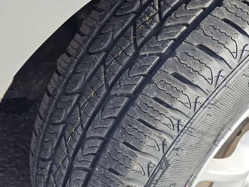 Used 2023 Chrysler Pacifica Touring-L image 18