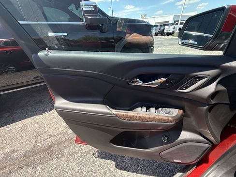Used 2021 GMC Acadia Denali w/ Denali Technology Package FWD image 29