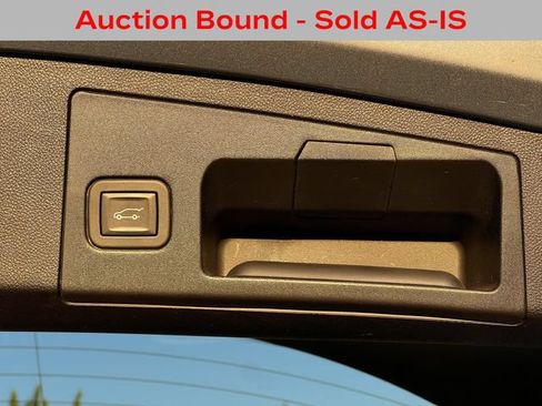 Used 2025 Cadillac XT4 Premium Luxury FWD image 26