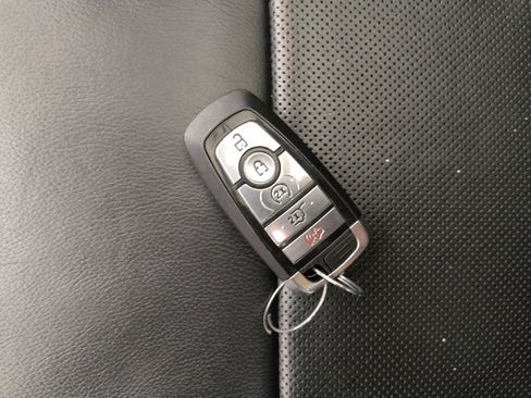 Used 2020 Ford Explorer Limited image 32