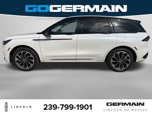 Used 2024 Lincoln Nautilus Reserve w/ Equipment Group 203A AWD/4WD image 3