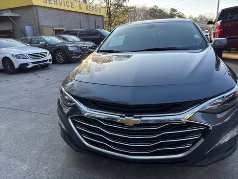 Used 2021 Chevrolet Malibu LT FWD image 3