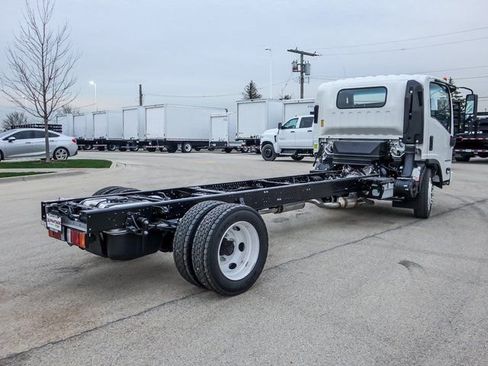 New 2025 Chevrolet Low Cab Forward image 3