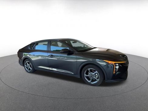 Used 2025 Kia K4 FWD image 2