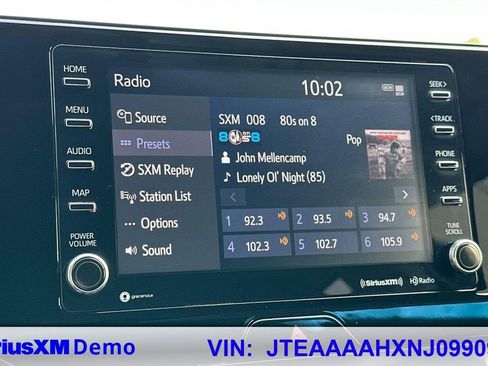 Used 2022 Toyota Venza LE image 28